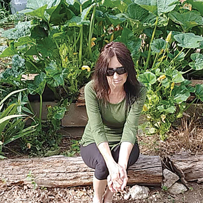 Foran, Claudia in garden